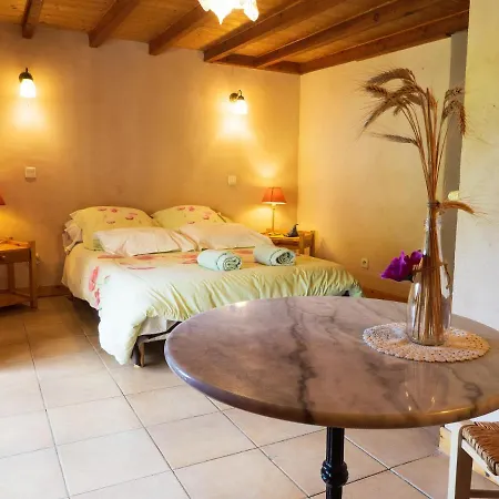 Au Fil Des Saisons Bed and breakfast